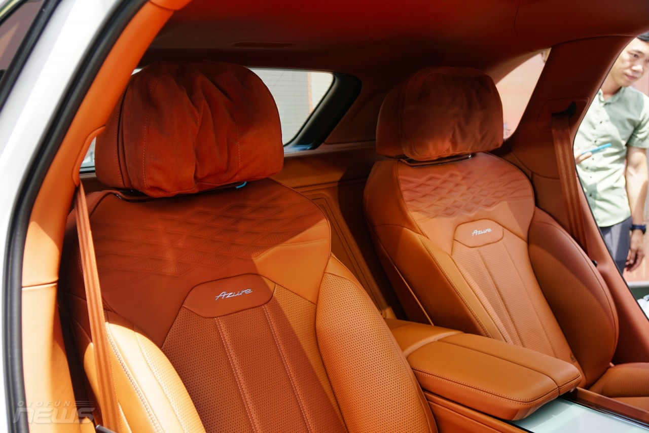 Xe siêu sang Bentley Bentayga EWB Azure 2023 ra mắt với giá gần 21 tỷ đồng Xe siêu sang Bentley Bentayga EWB Azure 2023 ra mắt với giá gần 21 tỷ đồng