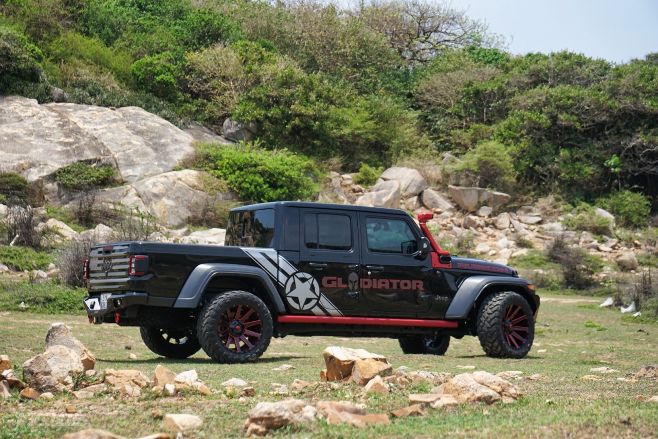 Jeep Gladiator 2023: Mẫu bán tải không dành cho số đông