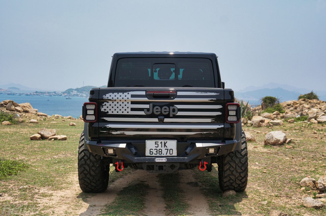 Jeep Gladiator 2023: Mẫu bán tải không dành cho số đông