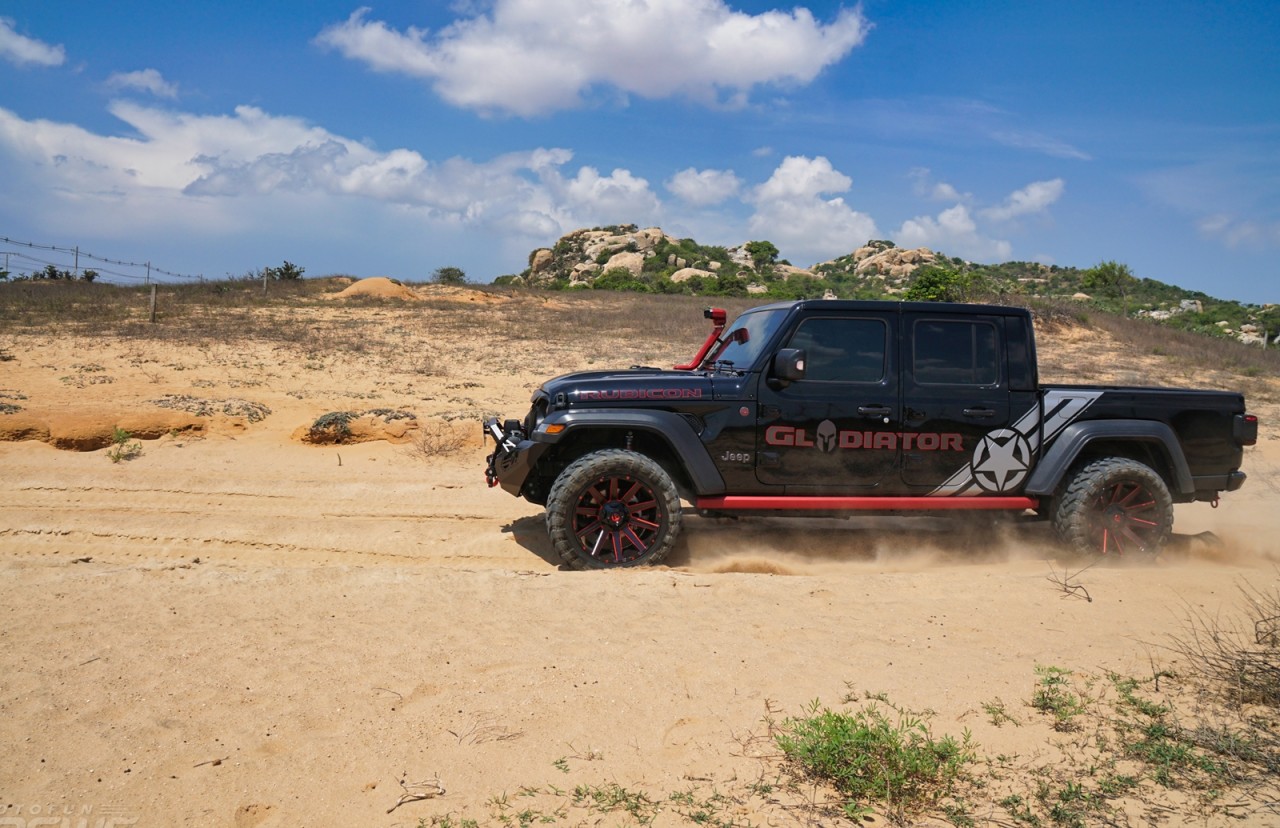Jeep Gladiator 2023: Mẫu bán tải không dành cho số đông