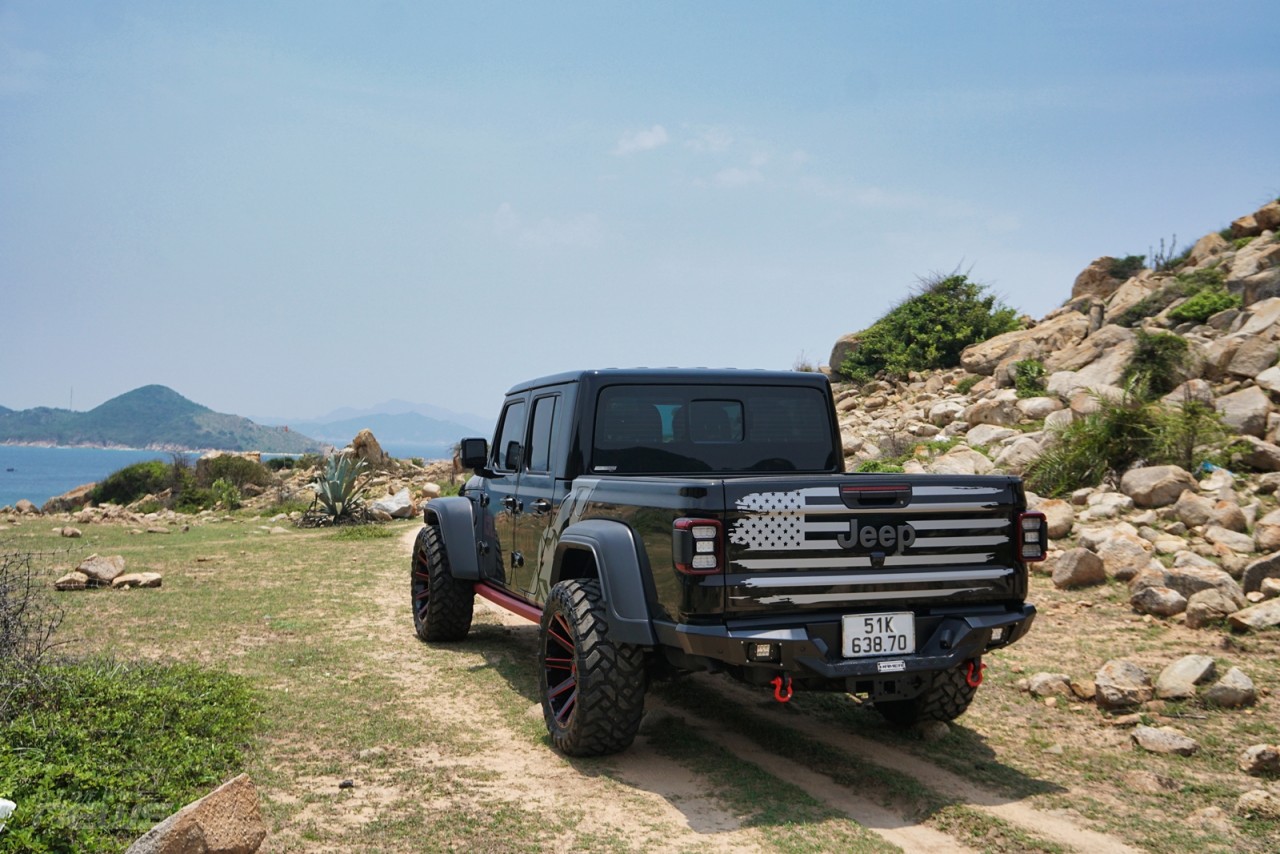 Jeep Gladiator 2023: Mẫu bán tải không dành cho số đông