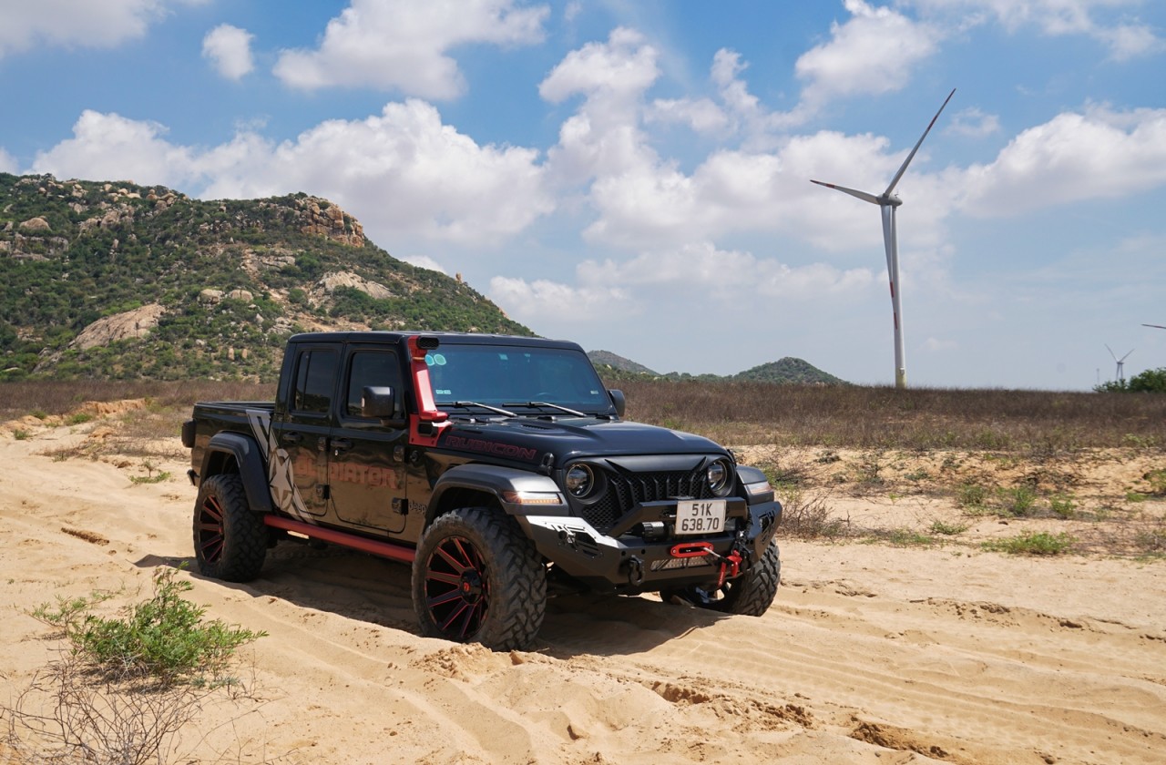 Jeep Gladiator 2023: Mẫu bán tải không dành cho số đông