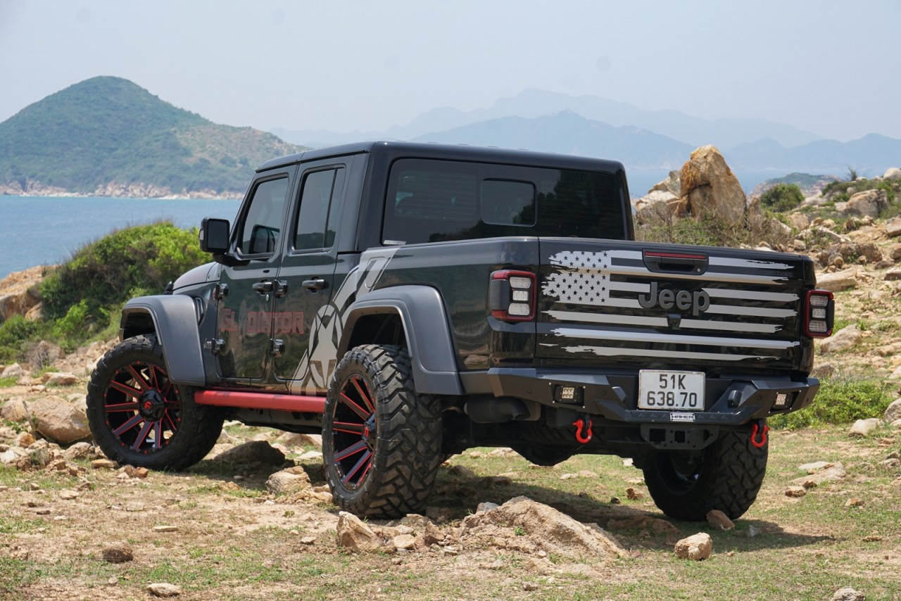 Jeep Gladiator 2023: Mẫu bán tải không dành cho số đông