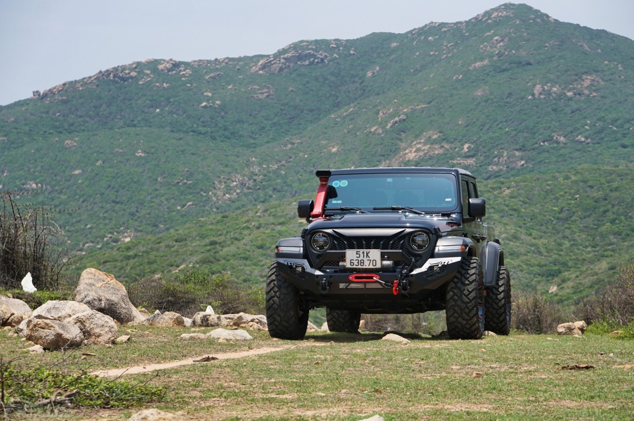 Jeep Gladiator 2023: Mẫu bán tải không dành cho số đông