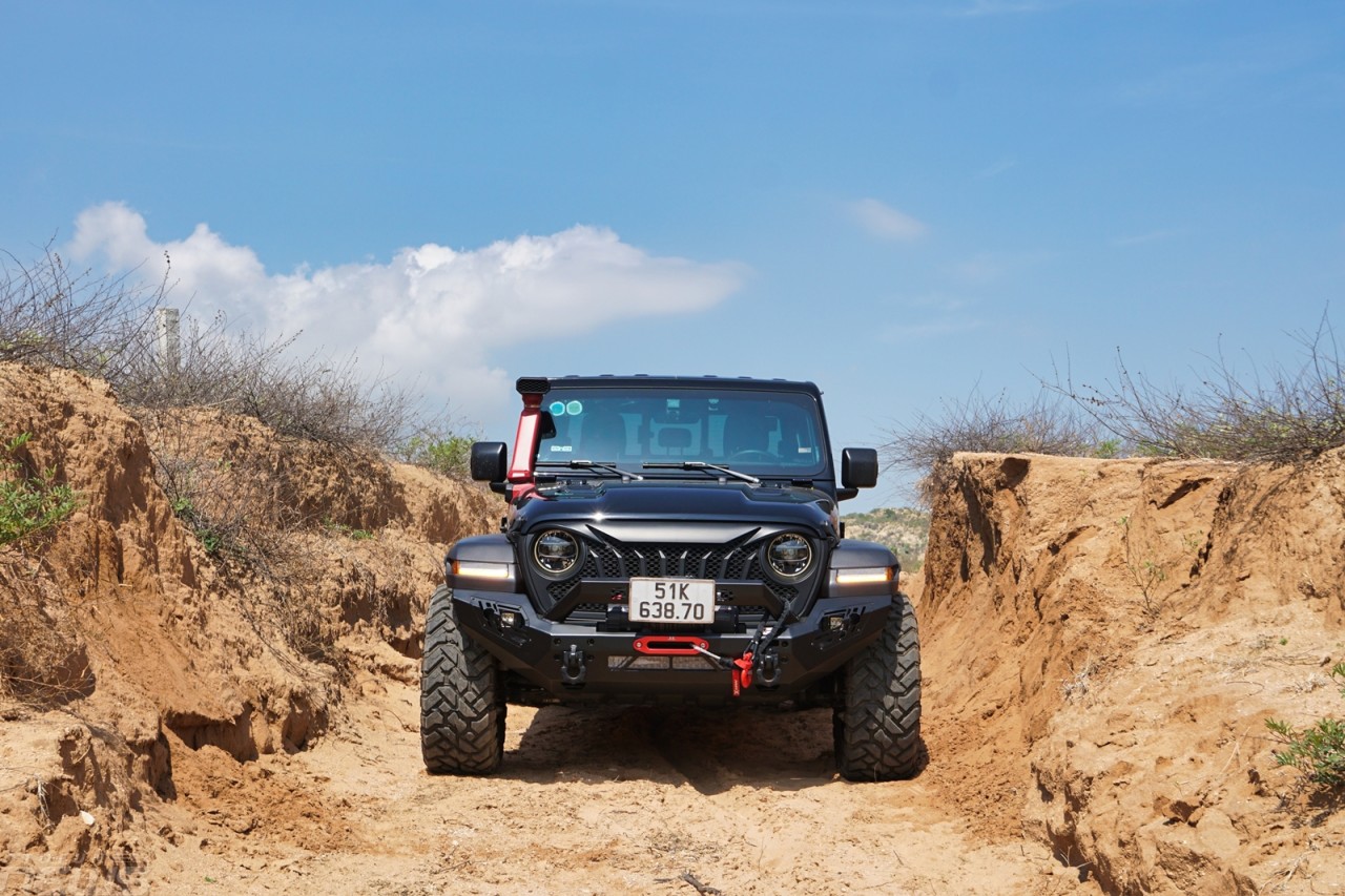 Jeep Gladiator 2023: Mẫu bán tải không dành cho số đông
