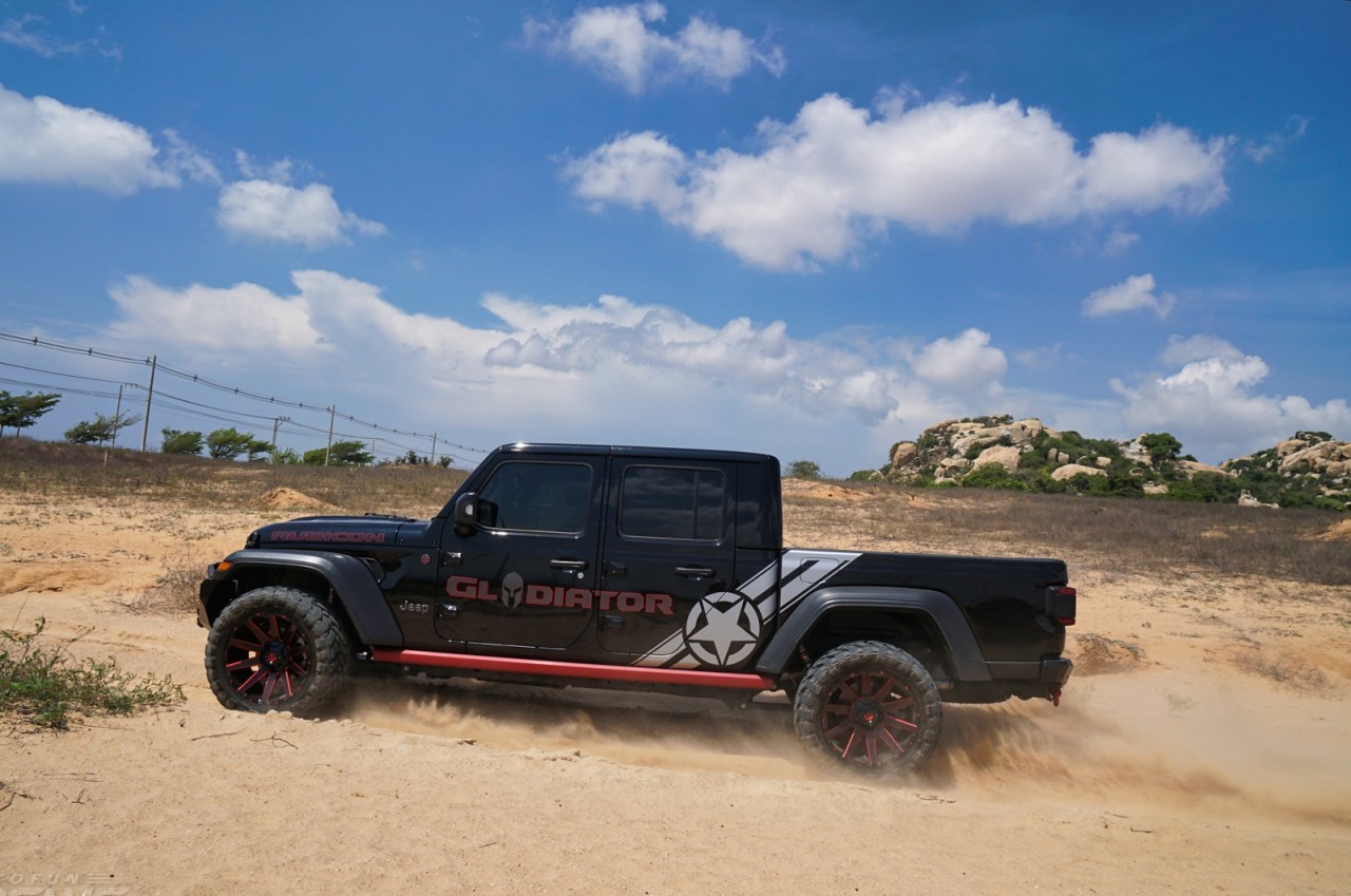 Jeep Gladiator 2023: Mẫu bán tải không dành cho số đông