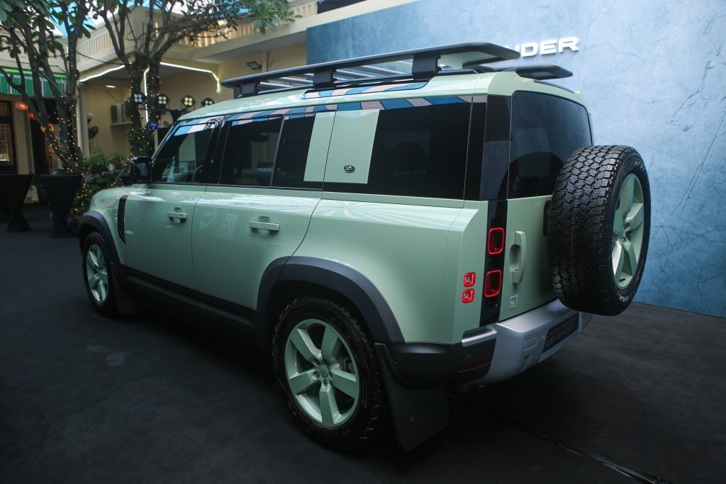 Land Rover Defender phiên bản kỷ niệm 75 năm có mặt tại Việt Nam Land Rover Defender phiên bản kỷ niệm 75 năm có mặt tại Việt Nam