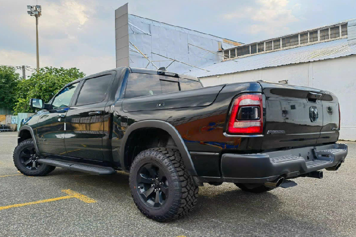 Chi tiết RAM 1500 Rebel đầu tiên về Việt Nam, giá 5,3 tỷ đồng Chi tiết RAM 1500 Rebel đầu tiên về Việt Nam, giá 5,3 tỷ đồng