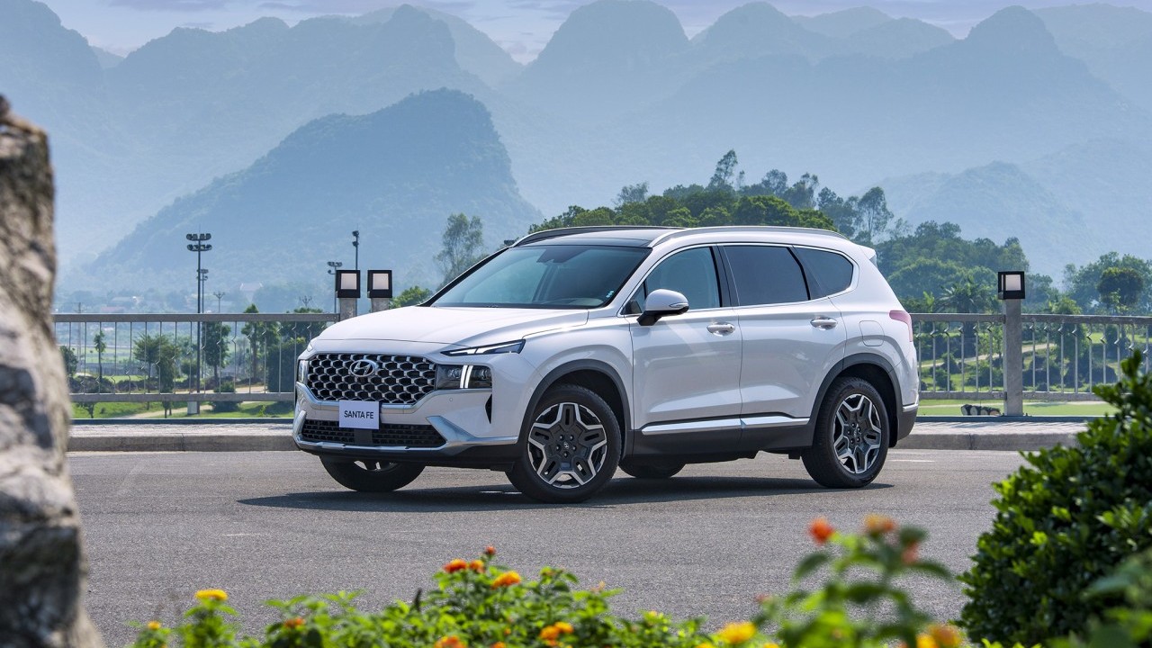 Hyundai Santa Fe Hybrid ra mắt tại Việt Nam với giá 1,45 tỷ đồng