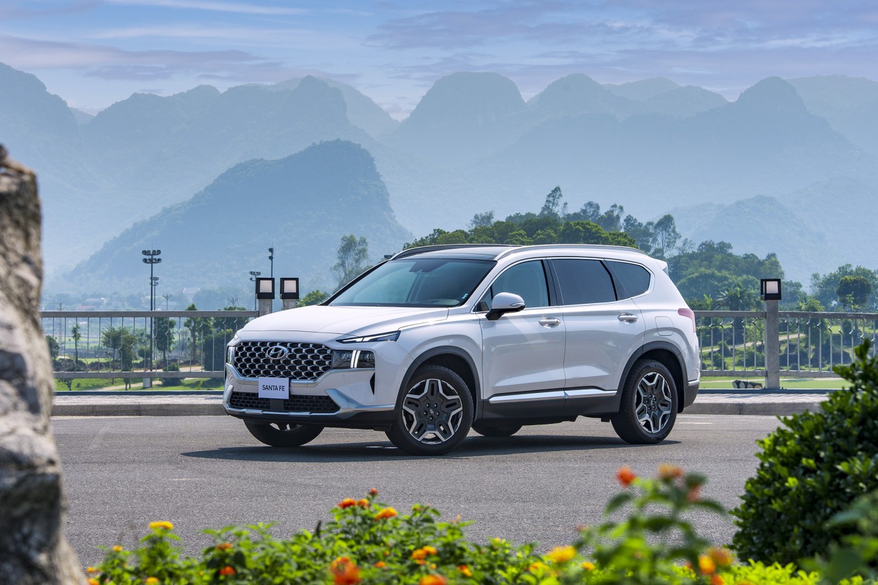 Hyundai Santa Fe Hybrid có mặt tại Việt Nam với giá 1,45 tỷ đồng Hyundai Santa Fe Hybrid có mặt tại Việt Nam với giá 1,45 tỷ đồng