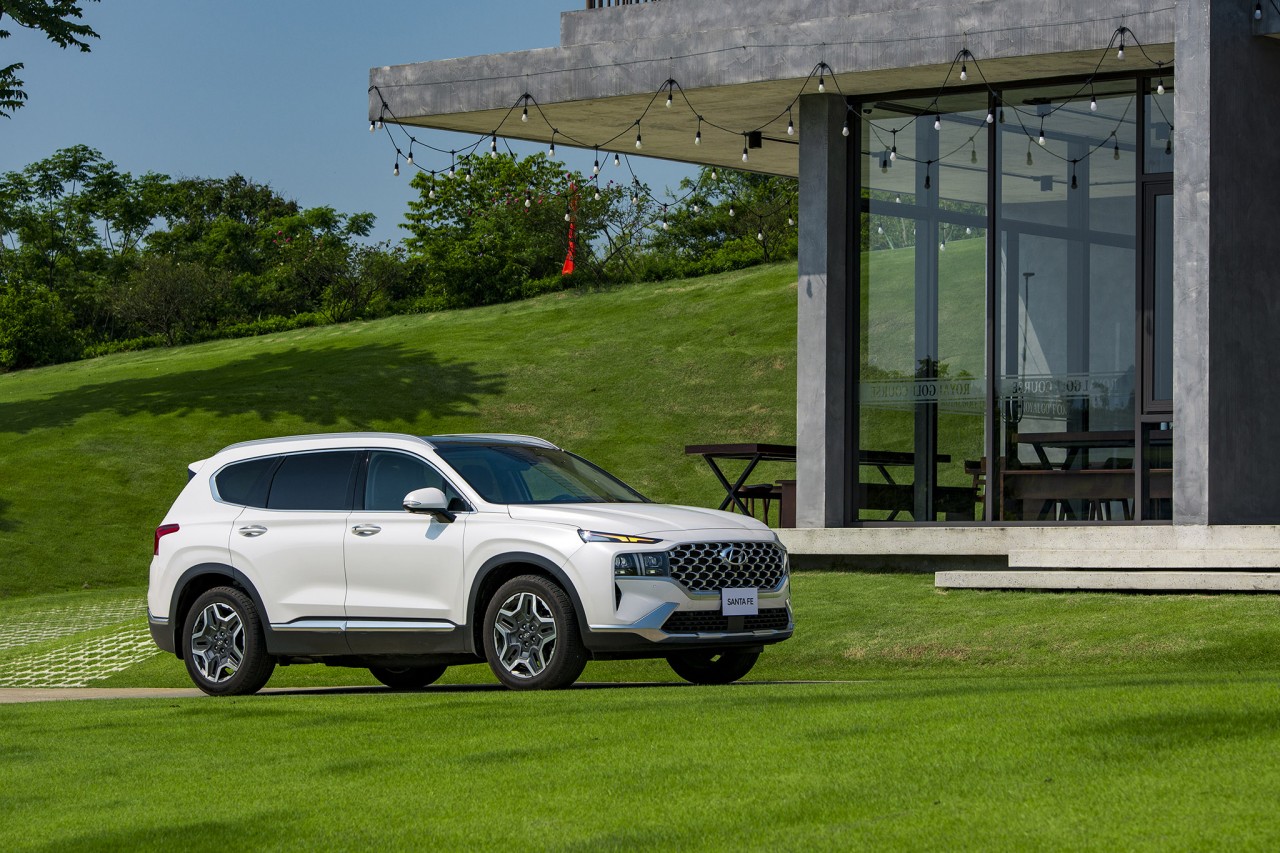 Hyundai Santa Fe Hybrid có mặt tại Việt Nam với giá 1,45 tỷ đồng Hyundai Santa Fe Hybrid có mặt tại Việt Nam với giá 1,45 tỷ đồng