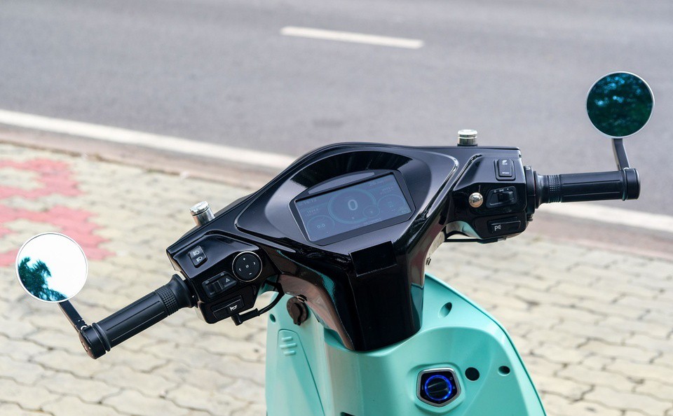 Chi 80 triệu đồng để độ xe máy điện Vinfast Feliz Chi 80 triệu đồng để độ xe máy điện Vinfast Feliz