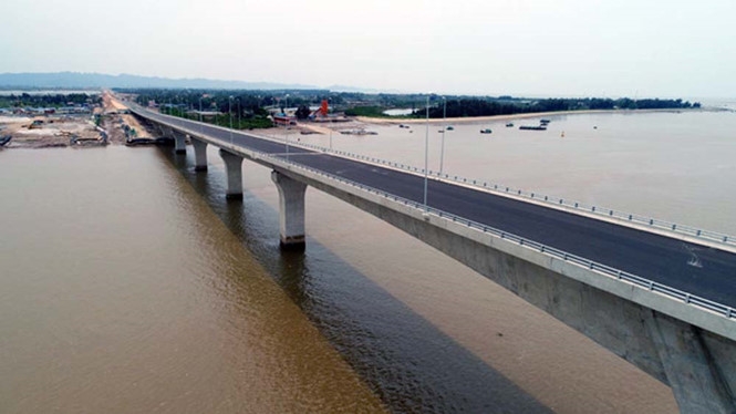 du an duong o to vuot bien dai nhat viet nam co nhieu khiem khuyet