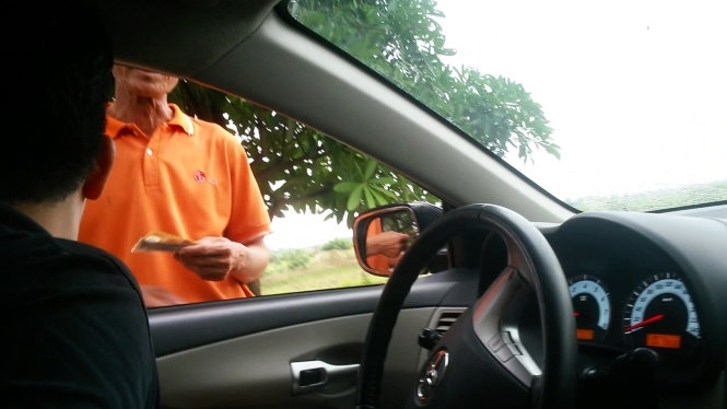 ​Dân lập chốt, thu tiền xe "né" trạm BOT
