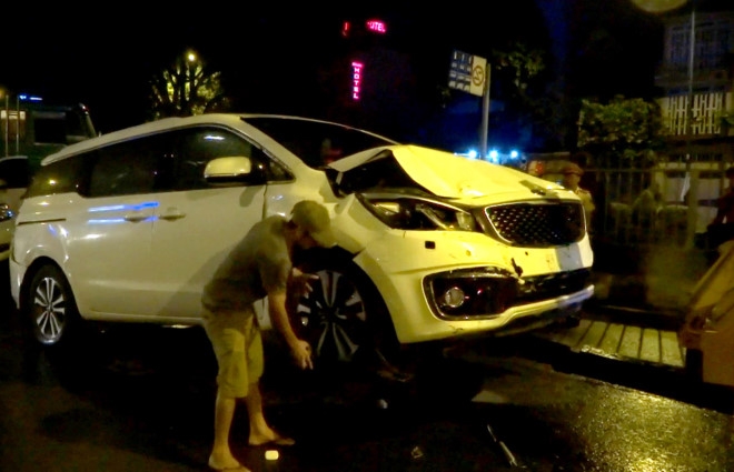 TP Hồ Chí Minh: Xe ben gây tai nạn liên hoàn cho 3 ô tô dừng đèn đỏ tp ho chi minh xe ben gay tai nan lien hoan cho 3 o to dung den do
