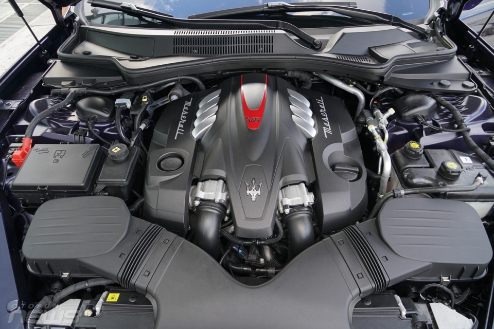 Cận cảnh Quattroporte GranSport GTS: Chiếc Maserati đắt nhất Việt Nam quattroporte gransport gts can canh chiec maserati dat nhat viet nam