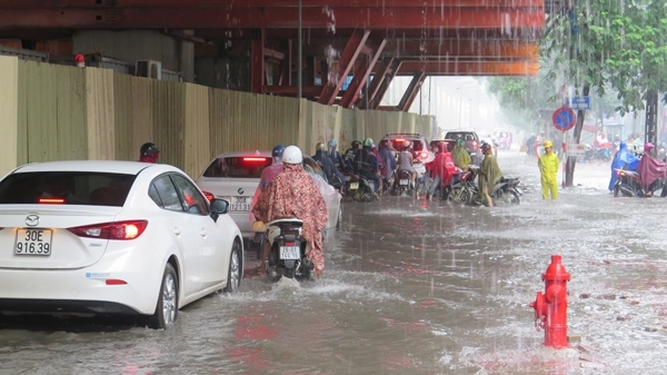 Thi công đường sắt gây hỏng đường nhựa, ai chịu trách nhiệm?