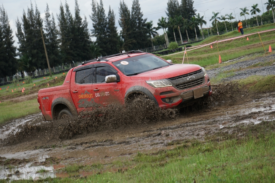 Cùng Chevrolet Colorado "Off-road" tại trường đua Happyland cung chevrolet colorado off road tai truong dua happyland
