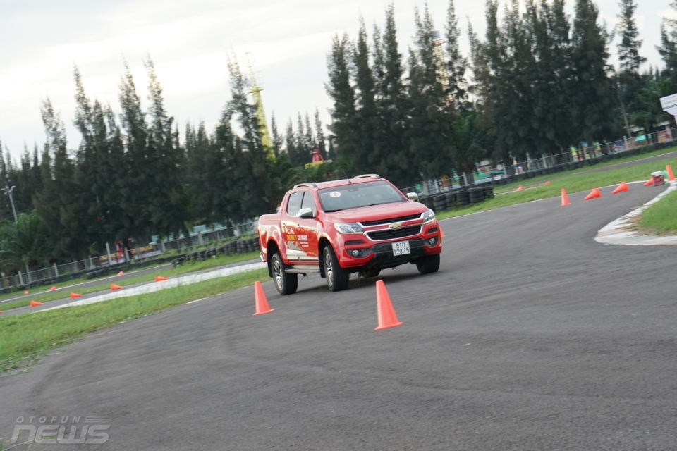 Cùng Chevrolet Colorado "Off-road" tại trường đua Happyland cung chevrolet colorado off road tai truong dua happyland