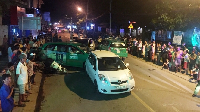 13 xe tông liên hoàn ở Sài Gòn, 2 người chết