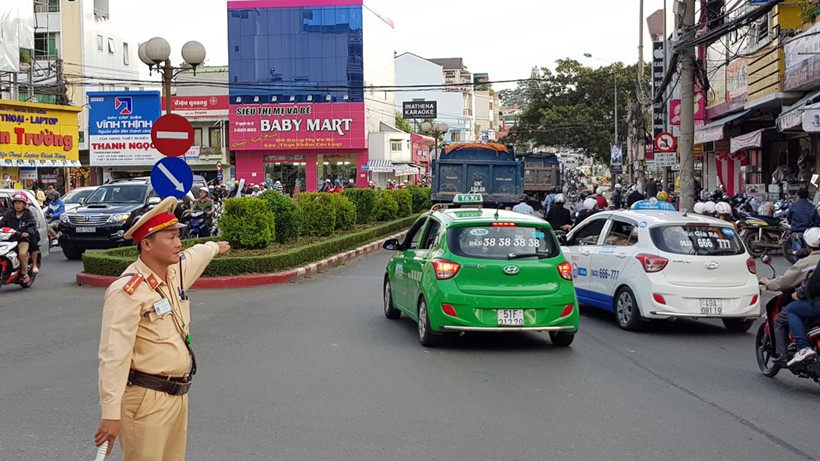 Vì sao Đà Lạt là thành phố duy nhất cả nước không có đèn xanh, đèn đỏ? vi sao da lat la thanh pho duy nhat ca nuoc khong co den xanh den do