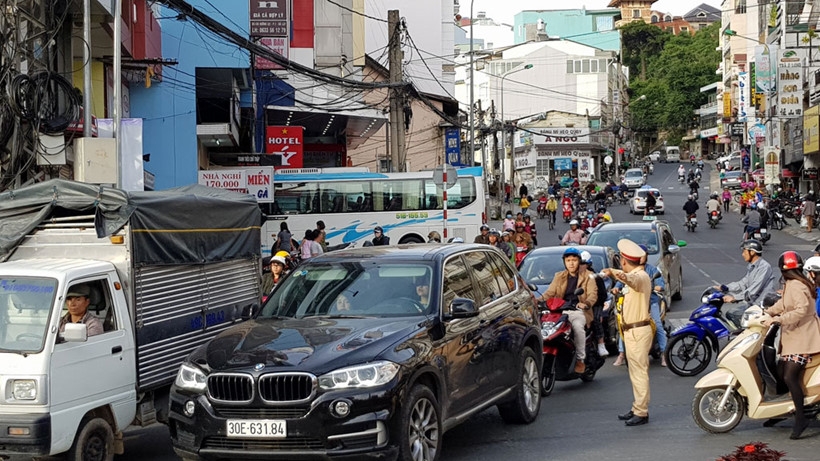 Vì sao Đà Lạt là thành phố duy nhất cả nước không có đèn xanh, đèn đỏ? vi sao da lat la thanh pho duy nhat ca nuoc khong co den xanh den do