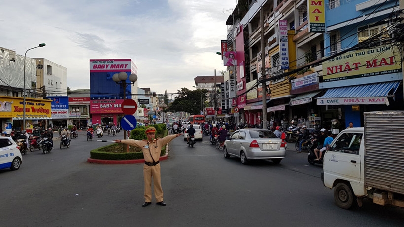 Vì sao Đà Lạt là thành phố duy nhất cả nước không có đèn xanh, đèn đỏ? vi sao da lat la thanh pho duy nhat ca nuoc khong co den xanh den do
