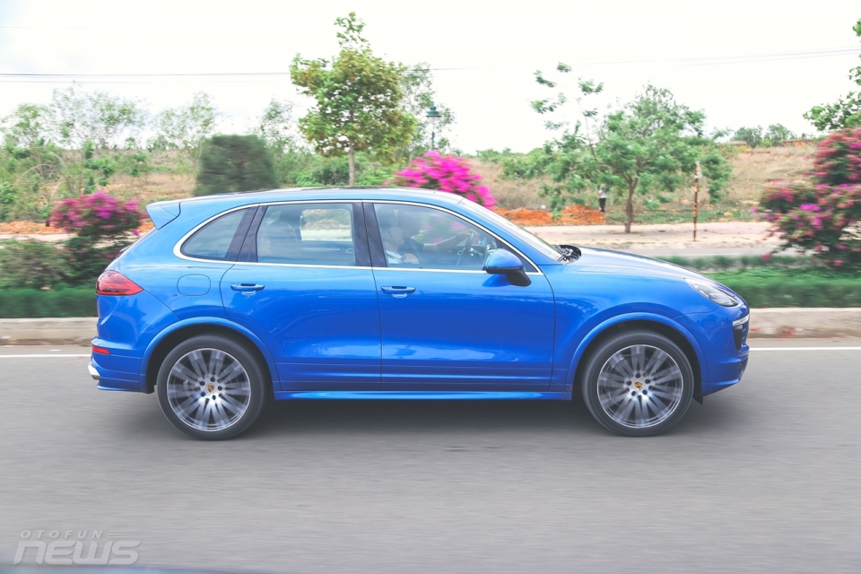 chinh phuc mui yen cung porsche cayenne