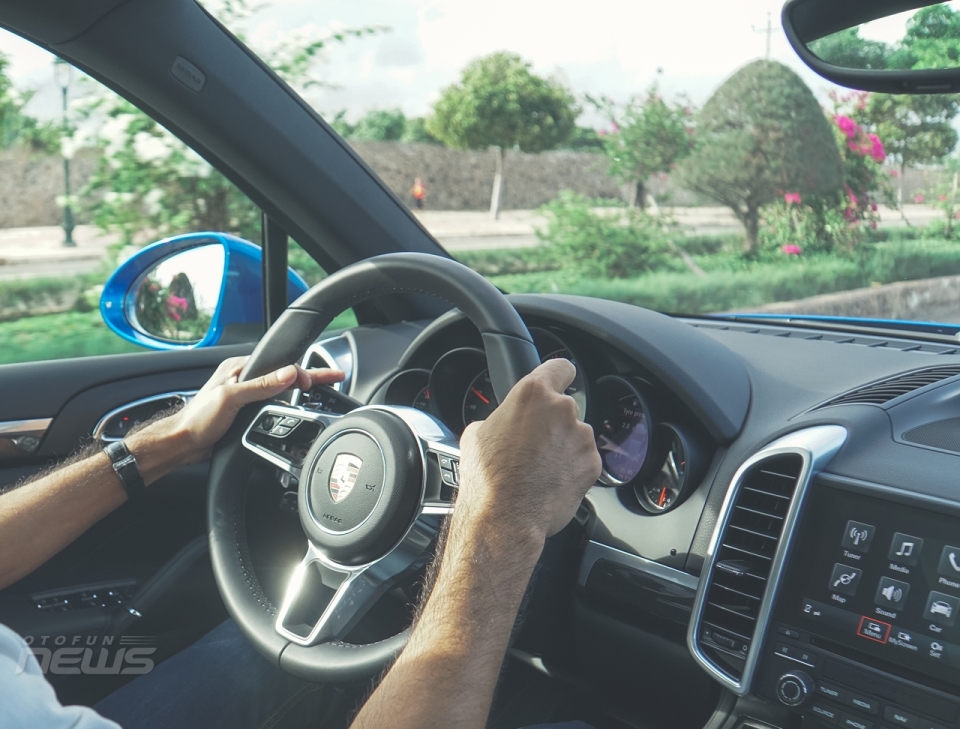 chinh phuc mui yen cung porsche cayenne