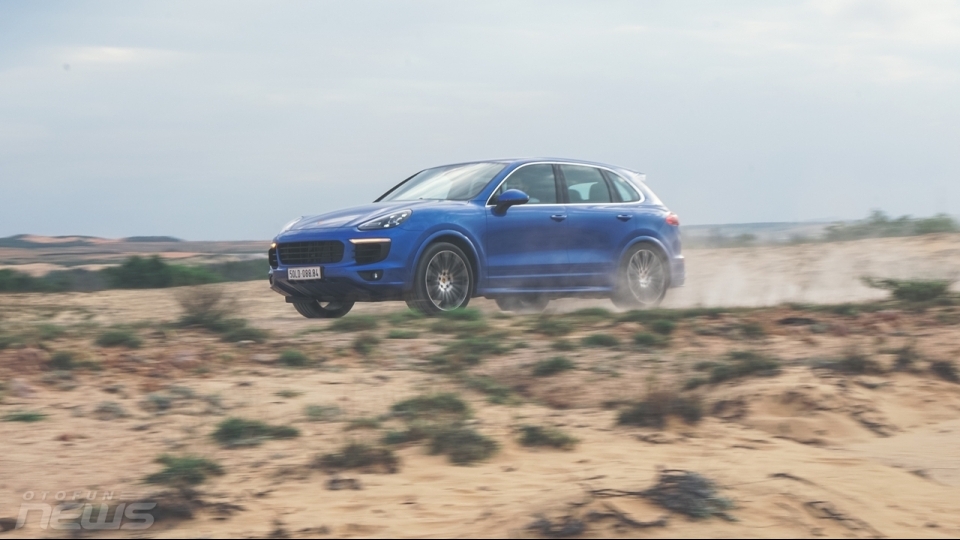 Chinh phục Mũi Yến cùng Porsche Cayenne