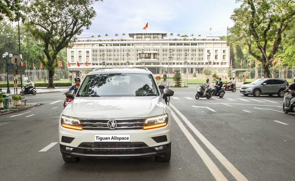 Volkswagen Tiguan Allspace chính thức tới tay khách hàng, chậm 4 tháng vì vướng thủ tục volkswagen tiguan allspace chinh thuc den tay khach hang