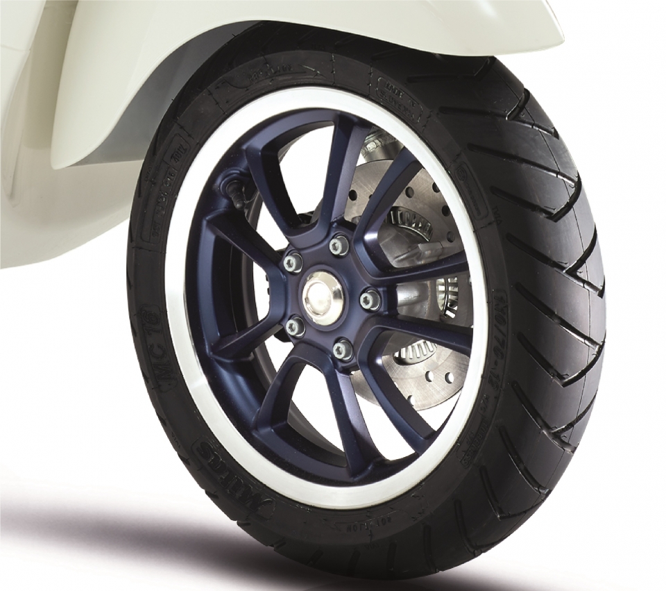 Vespa Primavera phiên bản du thuyền có giá 77,5 triệu đồng vespa primavera phien ban du thuyen co gia 775 trieu dong