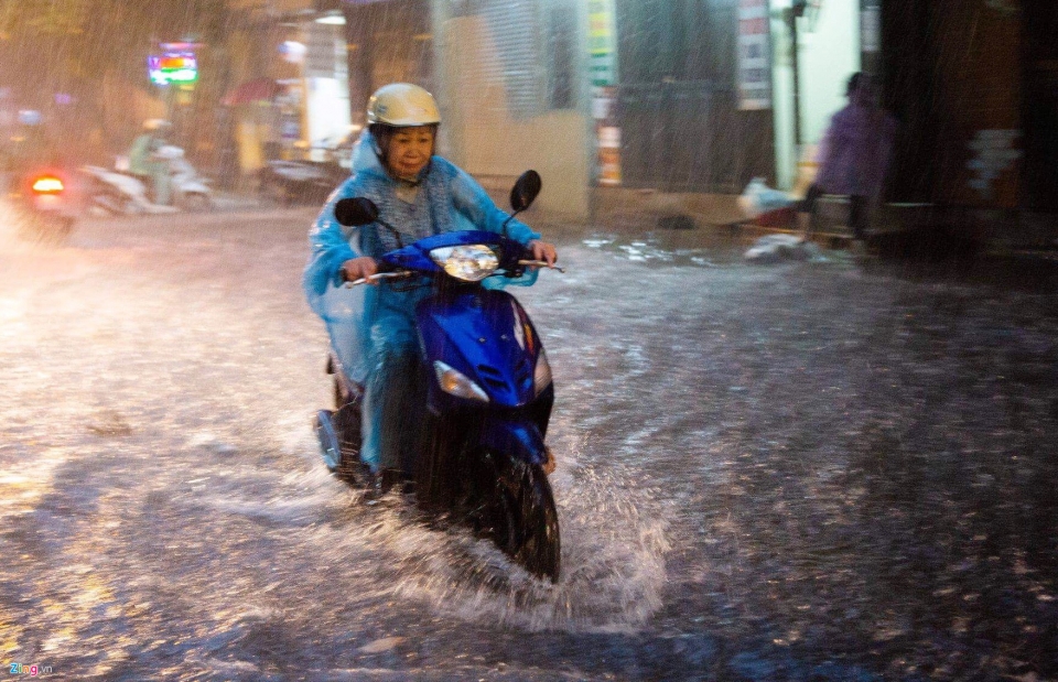 mua lon gio tan tam ha noi ngap sau tac duong nhieu gio