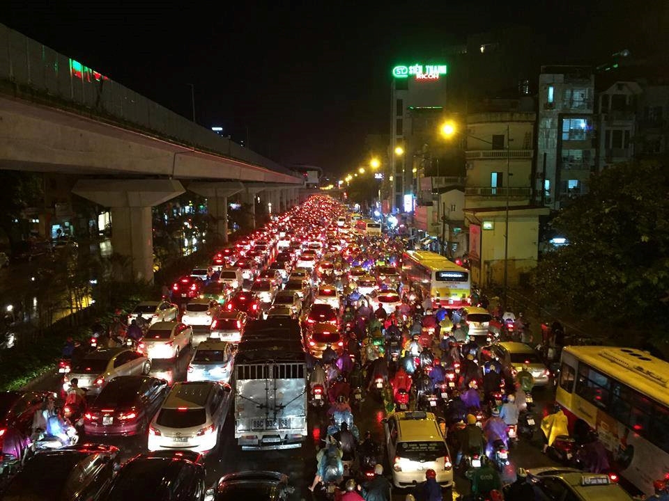 mua lon gio tan tam ha noi ngap sau tac duong nhieu gio