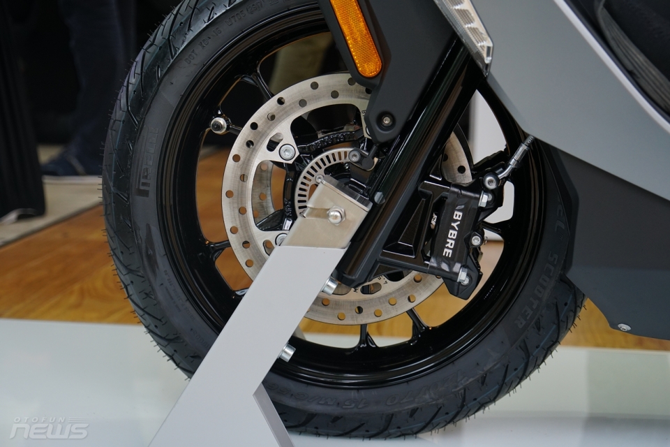 BMW Motorrad giới thiệu xe tay ga phân khối lớn C400 X và C400 GT bmw motorrad gioi thieu xe tay ga phan khoi lon c400 x va c400 gt