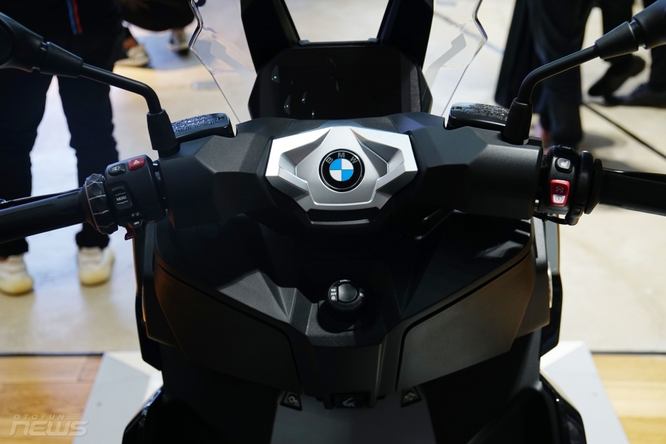 BMW Motorrad giới thiệu xe tay ga phân khối lớn C400 X và C400 GT bmw motorrad gioi thieu xe tay ga phan khoi lon c400 x va c400 gt
