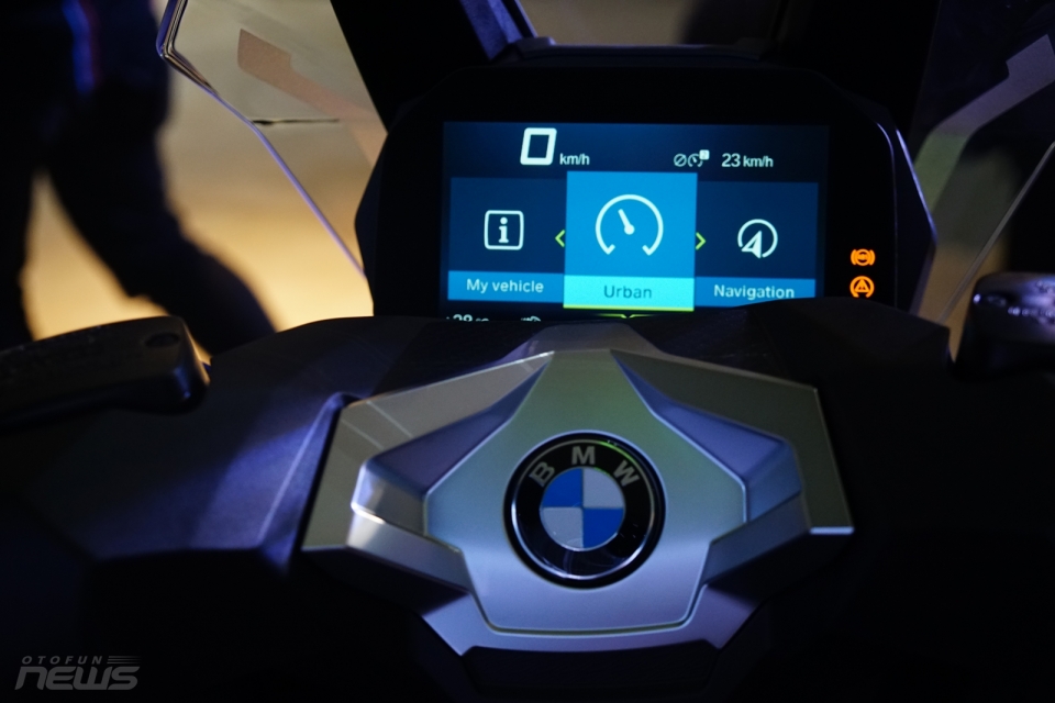 BMW Motorrad giới thiệu xe tay ga phân khối lớn C400 X và C400 GT bmw motorrad gioi thieu xe tay ga phan khoi lon c400 x va c400 gt