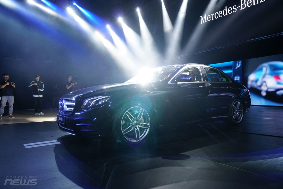 Triển lãm mercedes-benz lần thứ chính thức diễn ra trien lam mercedes benz fascination lan thu 9 chinh thuc dien ra 17352