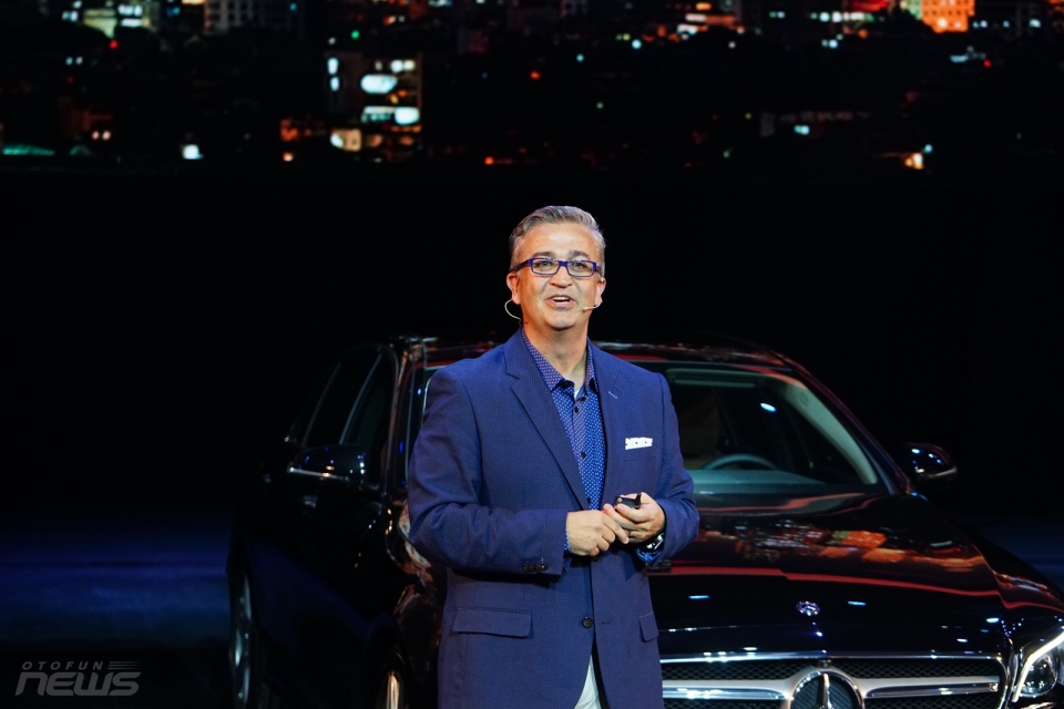 Triển lãm mercedes-benz lần thứ chính thức diễn ra trien lam mercedes benz fascination lan thu 9 chinh thuc dien ra 17352