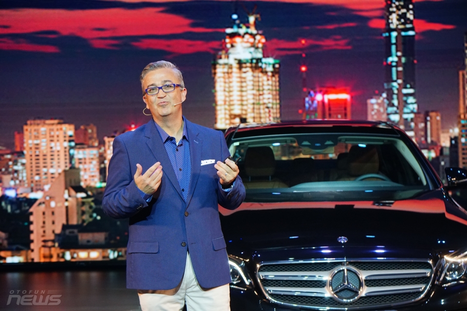 Triển lãm mercedes-benz lần thứ chính thức diễn ra trien lam mercedes benz fascination lan thu 9 chinh thuc dien ra 17352