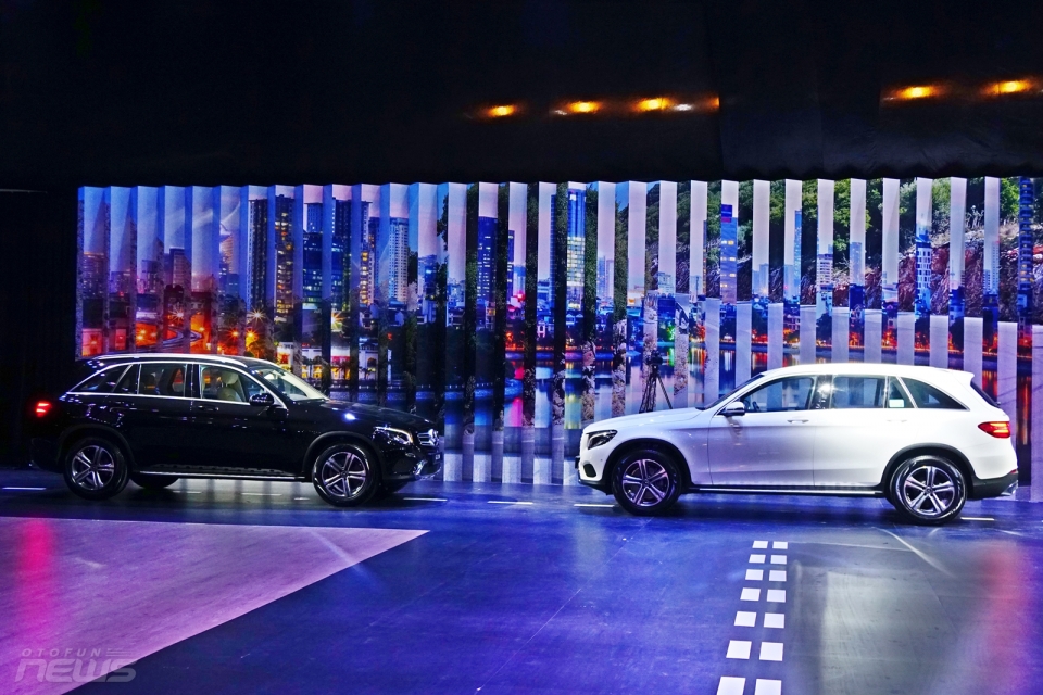 Triển lãm mercedes-benz lần thứ chính thức diễn ra trien lam mercedes benz fascination lan thu 9 chinh thuc dien ra 17352