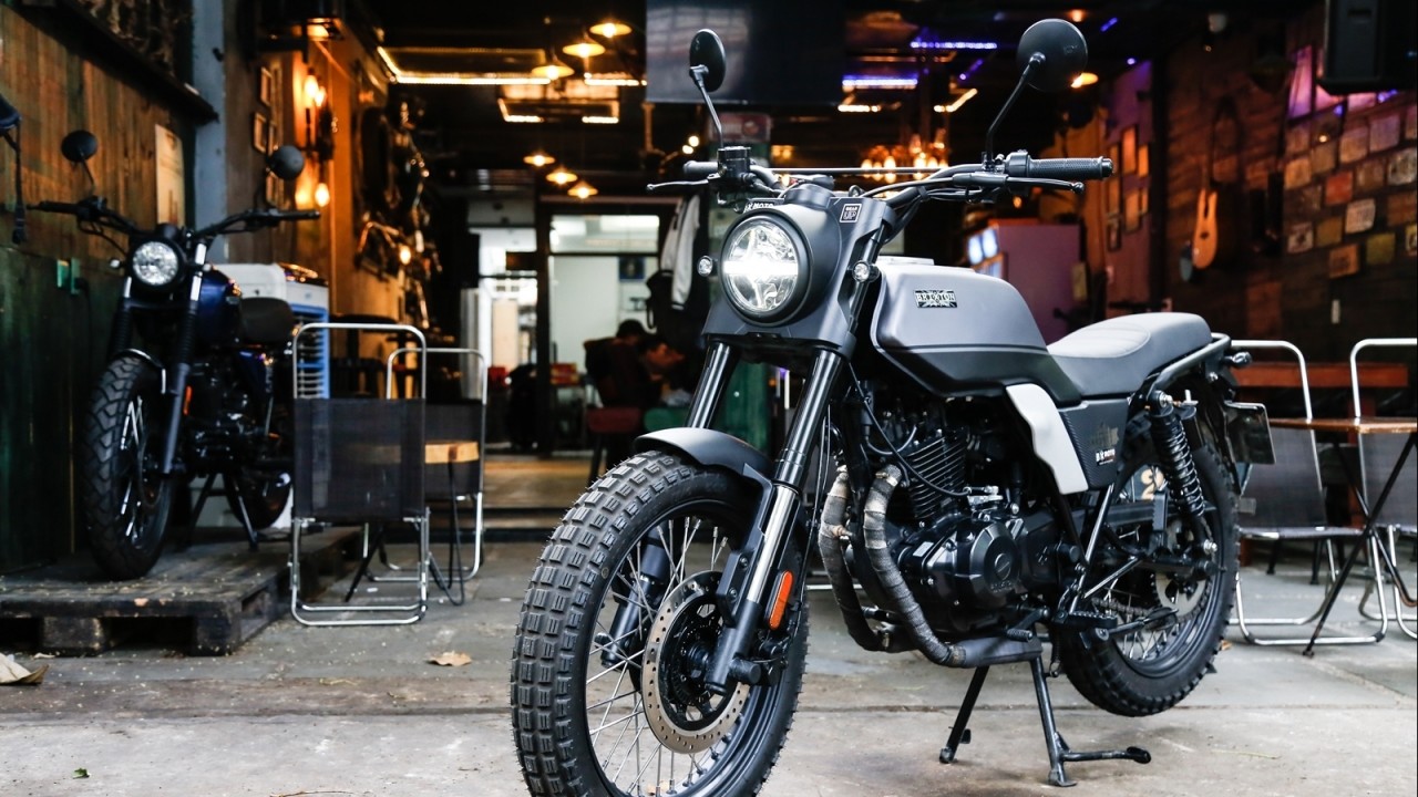 Cận cảnh môtô cổ điển Brixton Glanville 250