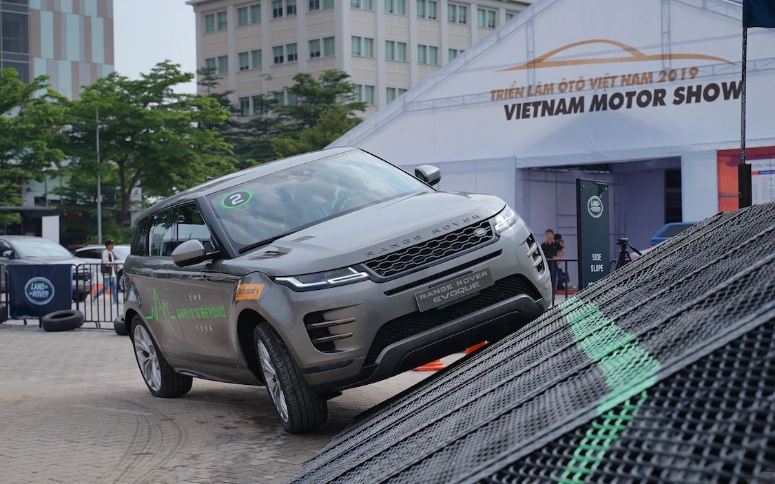 Jaguar Land Rover tổ chức chương trình lái thử cho khách hàng tại Việt Nam jaguar land rover to chuc chuong trinh lai thu cho khach hang tai viet nam