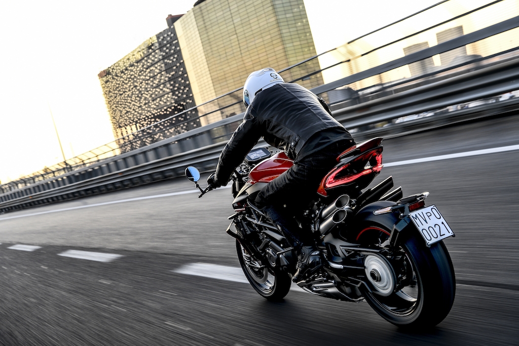 mv agusta gioi thieu sieu nakedbike brutale rr 2020
