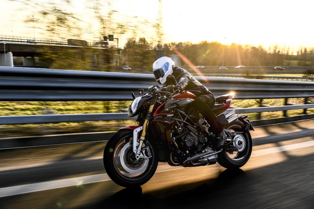 mv agusta gioi thieu sieu nakedbike brutale rr 2020