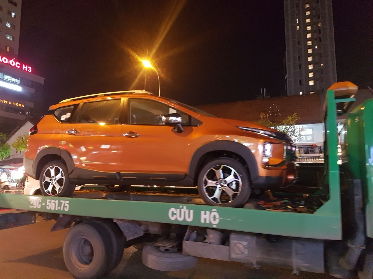 Bắt gặp Mitsubishi Xpander Cross đang trên đường về showroom bat gap mitsubishi xpander cross dang tren duong ve showroom