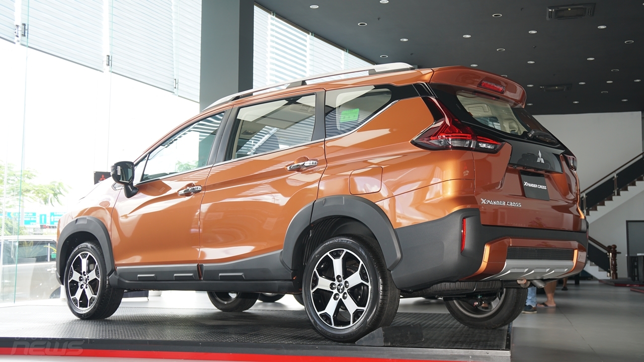 mitsubishi xpander cross ra mat voi gia 670 trieu dong