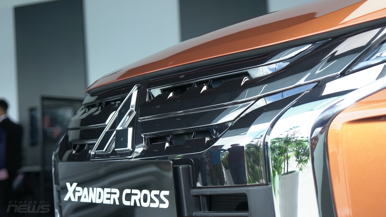 mitsubishi xpander cross ra mat voi gia 670 trieu dong