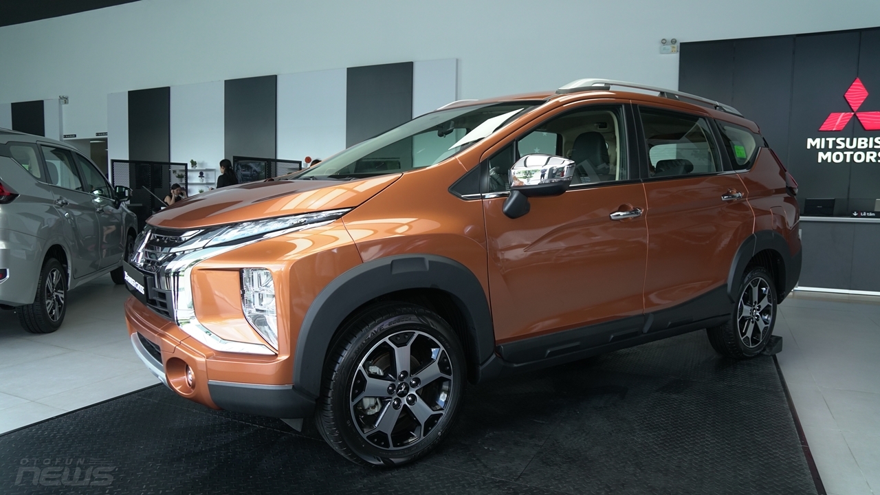 mitsubishi xpander cross ra mat voi gia 670 trieu dong
