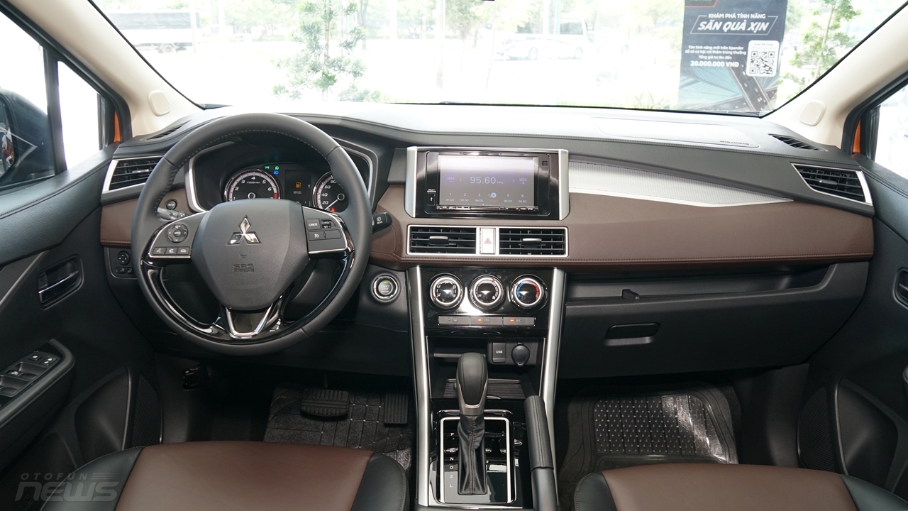 mitsubishi xpander cross ra mat voi gia 670 trieu dong